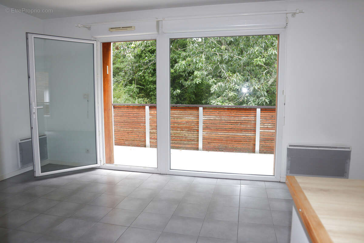 MERIGNAC ARLAC - Superbe T3 (63m2) ouvrant sur Parc Tenet avec belle Loggia + 1 Garage et 1 Parking - photo 3