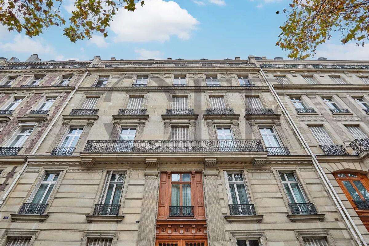 Appartement à PARIS-8E