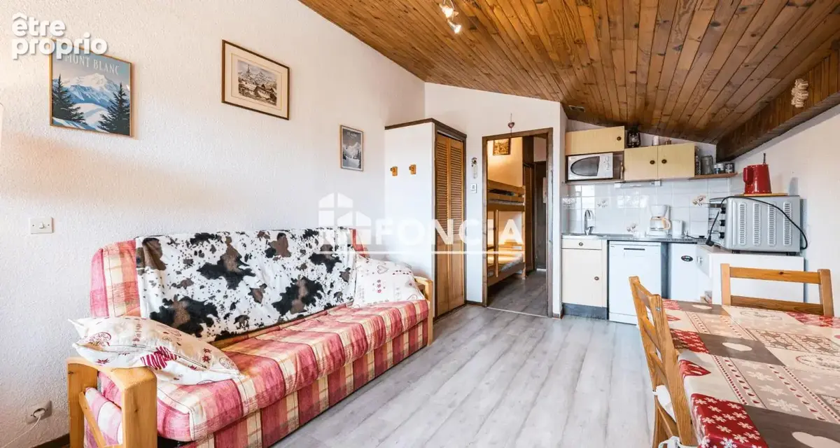 Exclusivité Foncia – Un cocon alpin au sommet, avec vue imprenable et accès direct aux pistes - photo 2