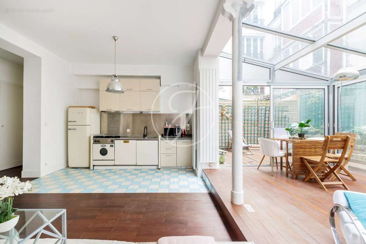 Appartement à PARIS-18E