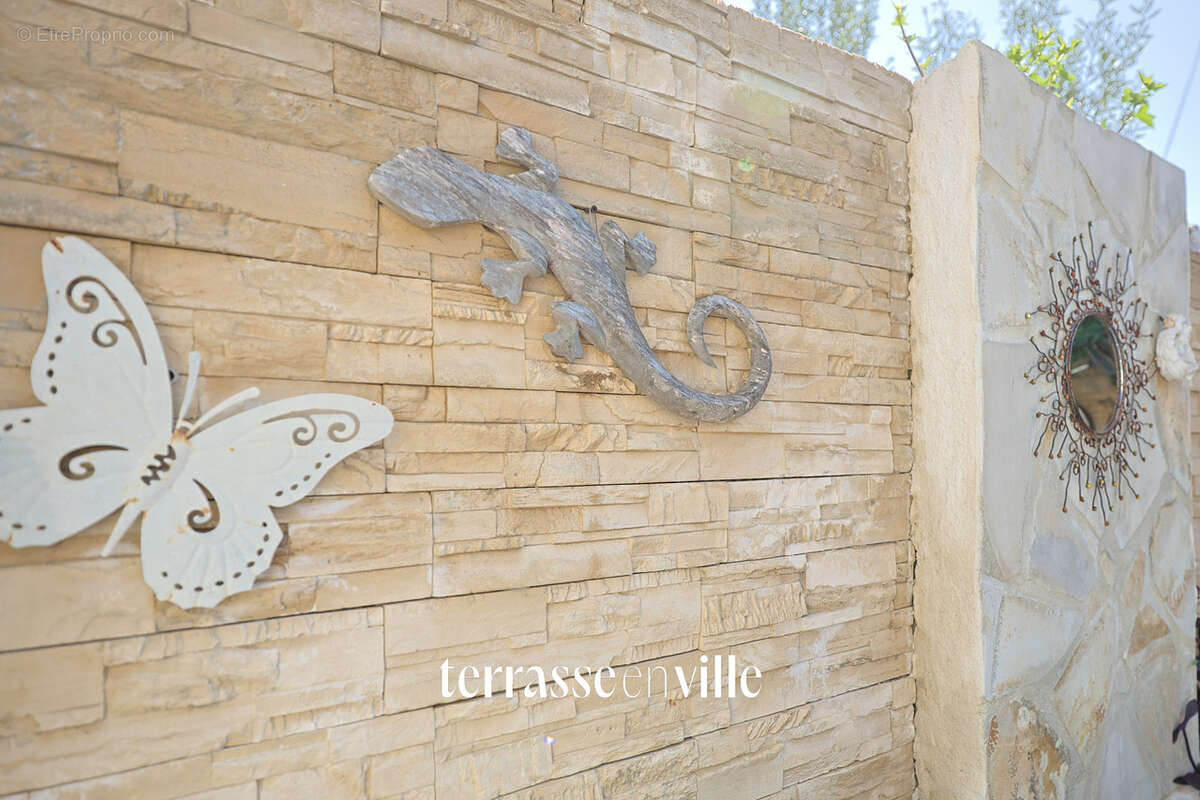 Maison - 100 m2 - toulon ouest - t4 - piscine - jardin - garage - dependance - photo 18