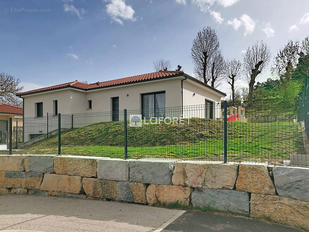Maison à LE MALZIEU-VILLE