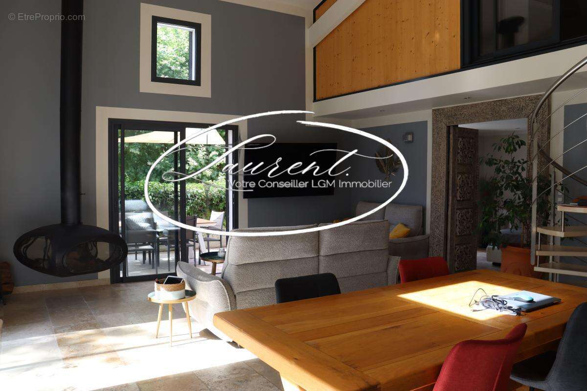 Maison à VEZENOBRES