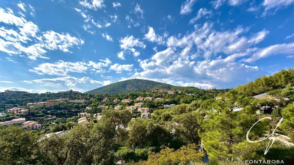 Appartement à ROQUEBRUNE-SUR-ARGENS