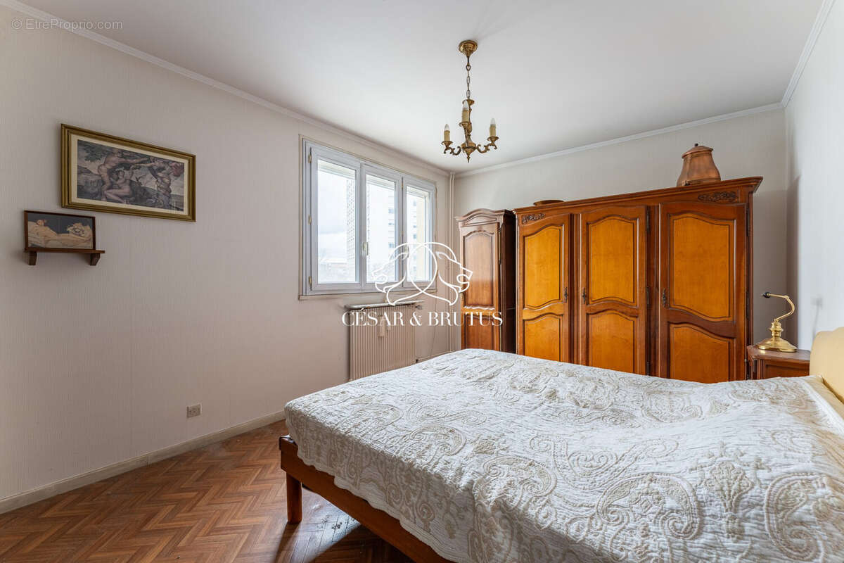 Chambre Lyon 8 - Appartement à LYON-8E