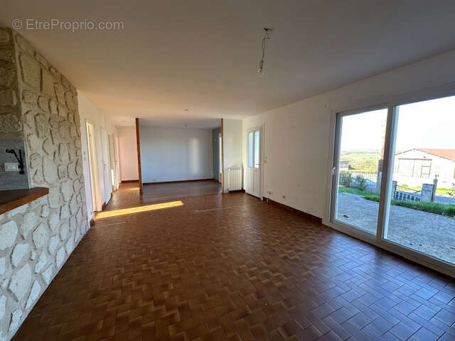 Maison à CHASTELLUX-SUR-CURE