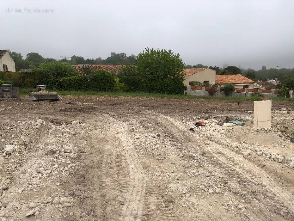 Terrain à SAINTES
