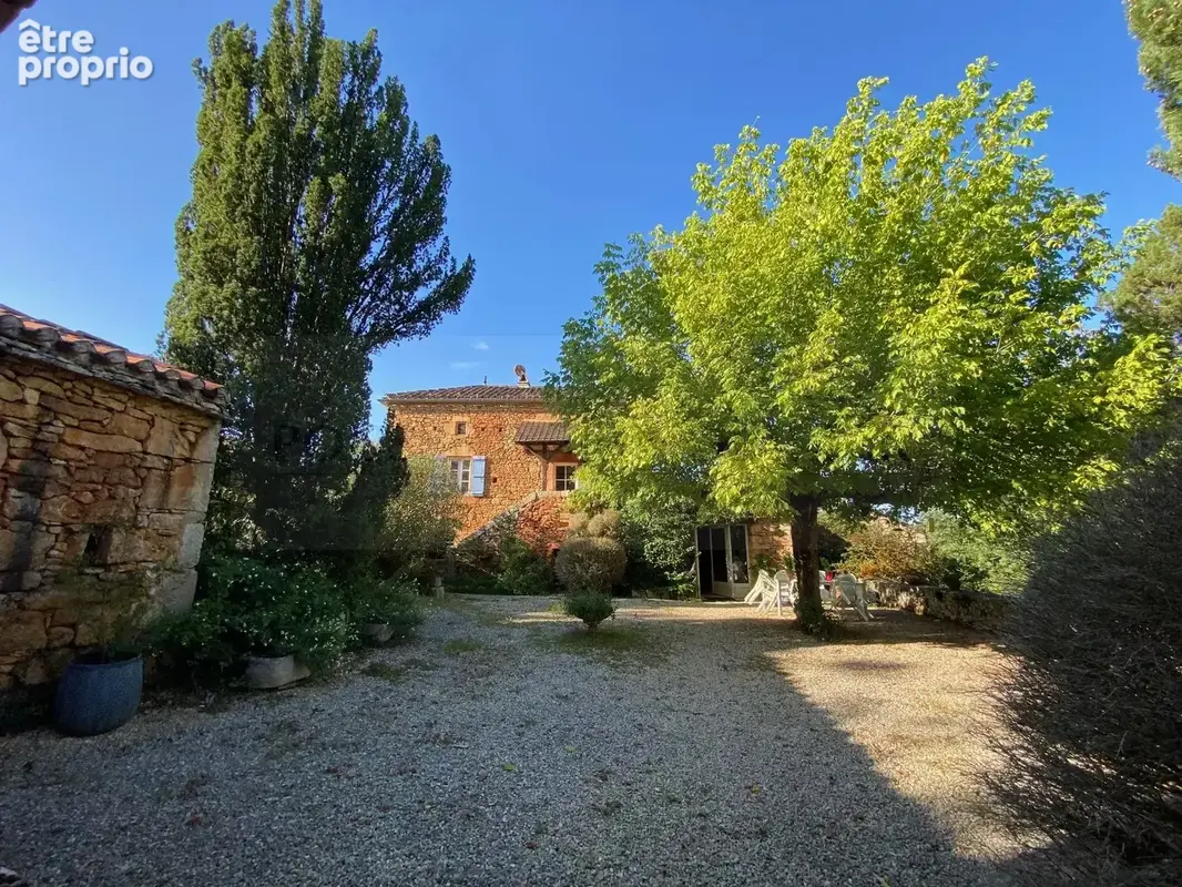 Exceptionnelle propriete en pierre de caractere restauree avec  dependances - photo 2