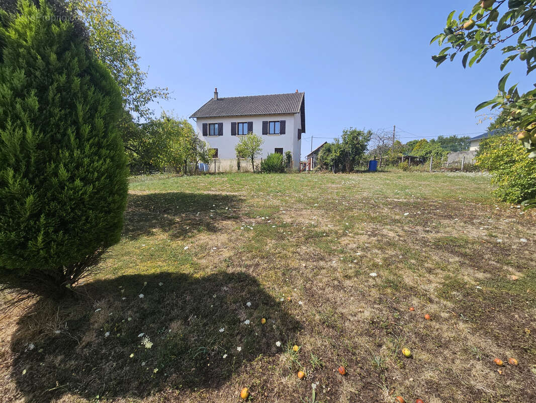 Maison à SAINT-LEONARD-DE-NOBLAT