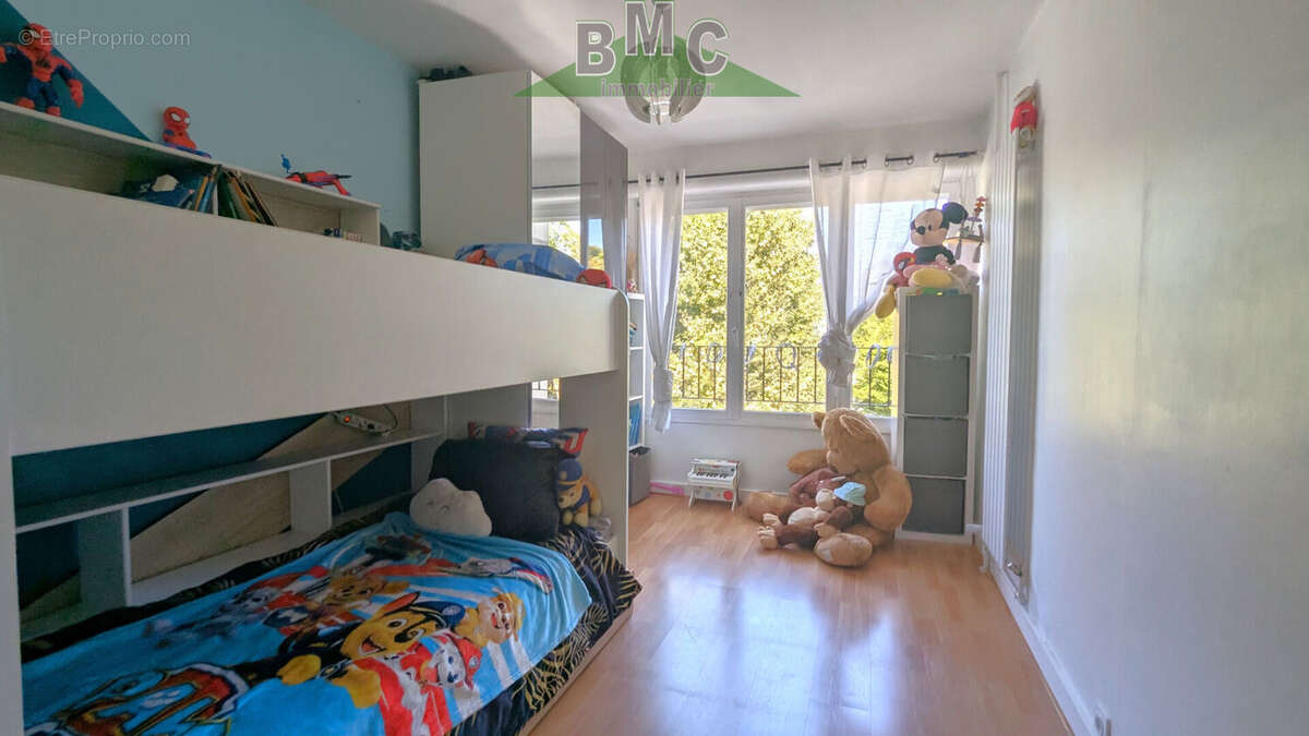 Appartement à LE PLESSIS-BOUCHARD