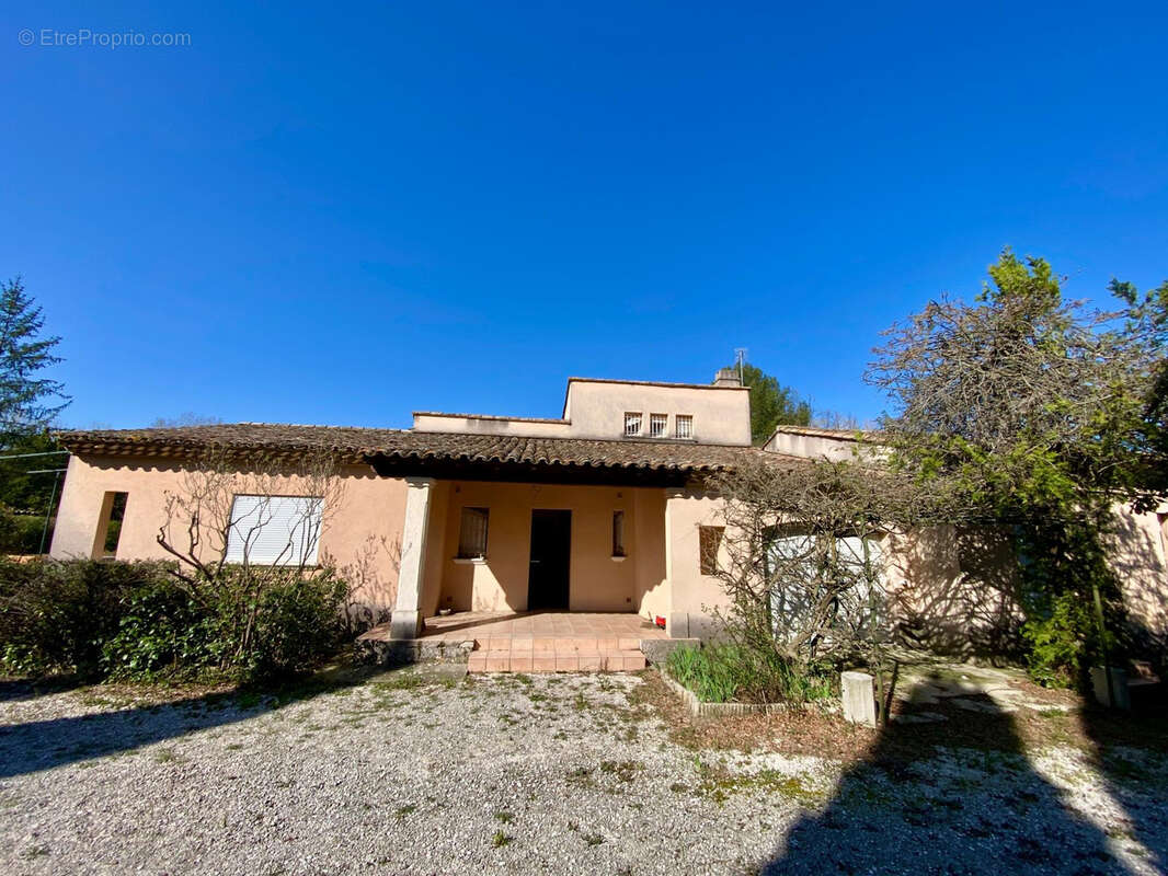 Maison à SAINT-CLEMENT-DE-RIVIERE