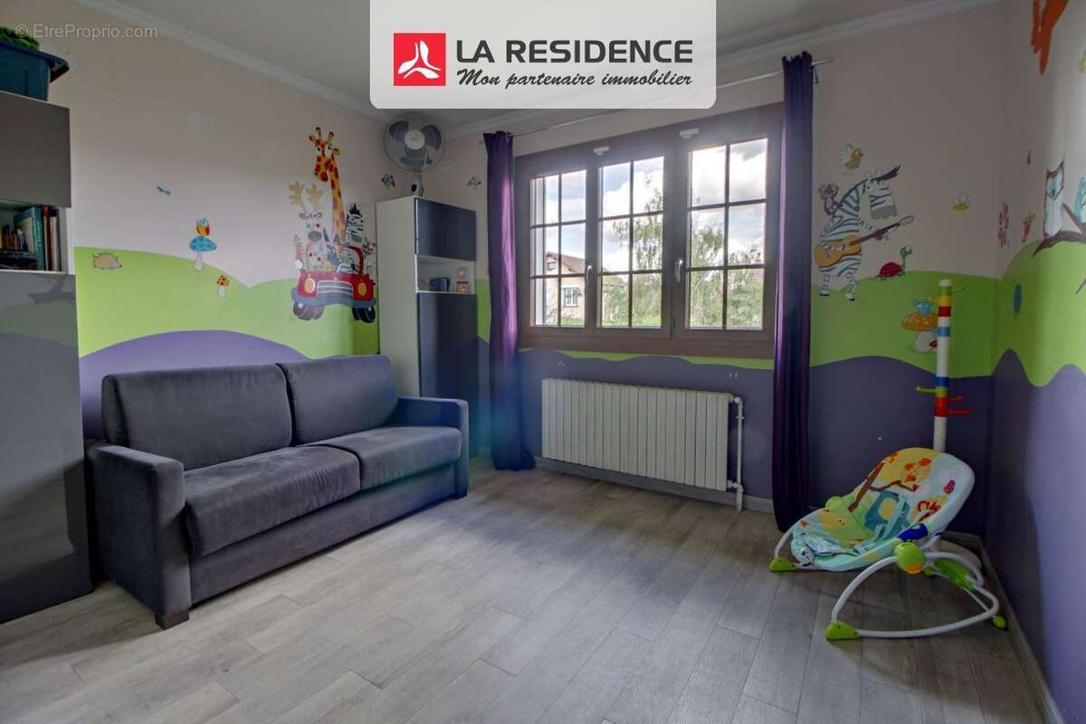 Maison à LES CLAYES-SOUS-BOIS