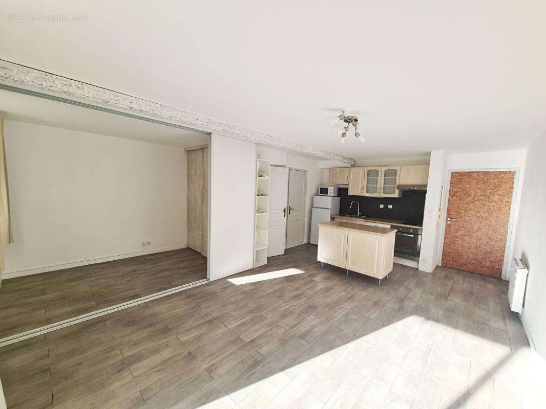 Appartement à SIX-FOURS-LES-PLAGES