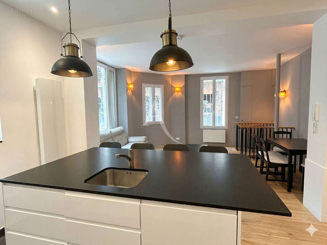 Appartement à PARIS-17E