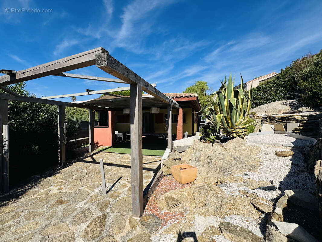 Maison à BORMES-LES-MIMOSAS