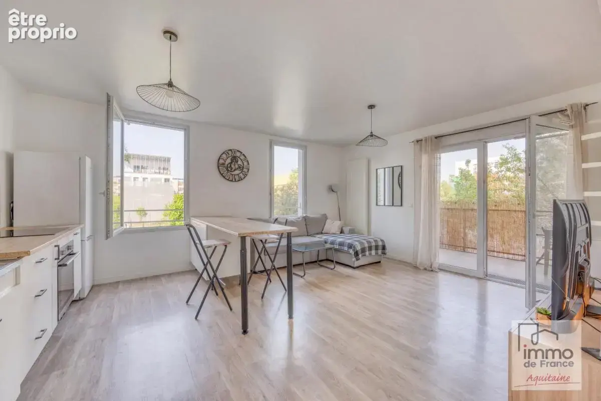 T3 VENDU LOUE  avec terrasse & parking - photo 2