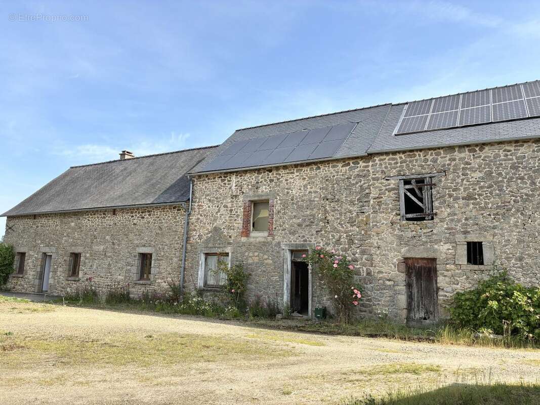 Maison à LA BAZOGE-MONTPINCON