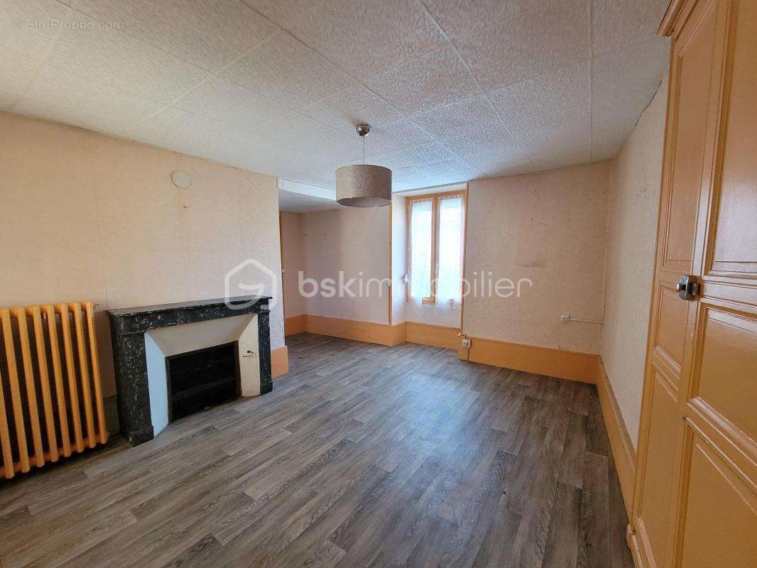 Appartement à SAINTE-COLOMBE-SUR-SEINE