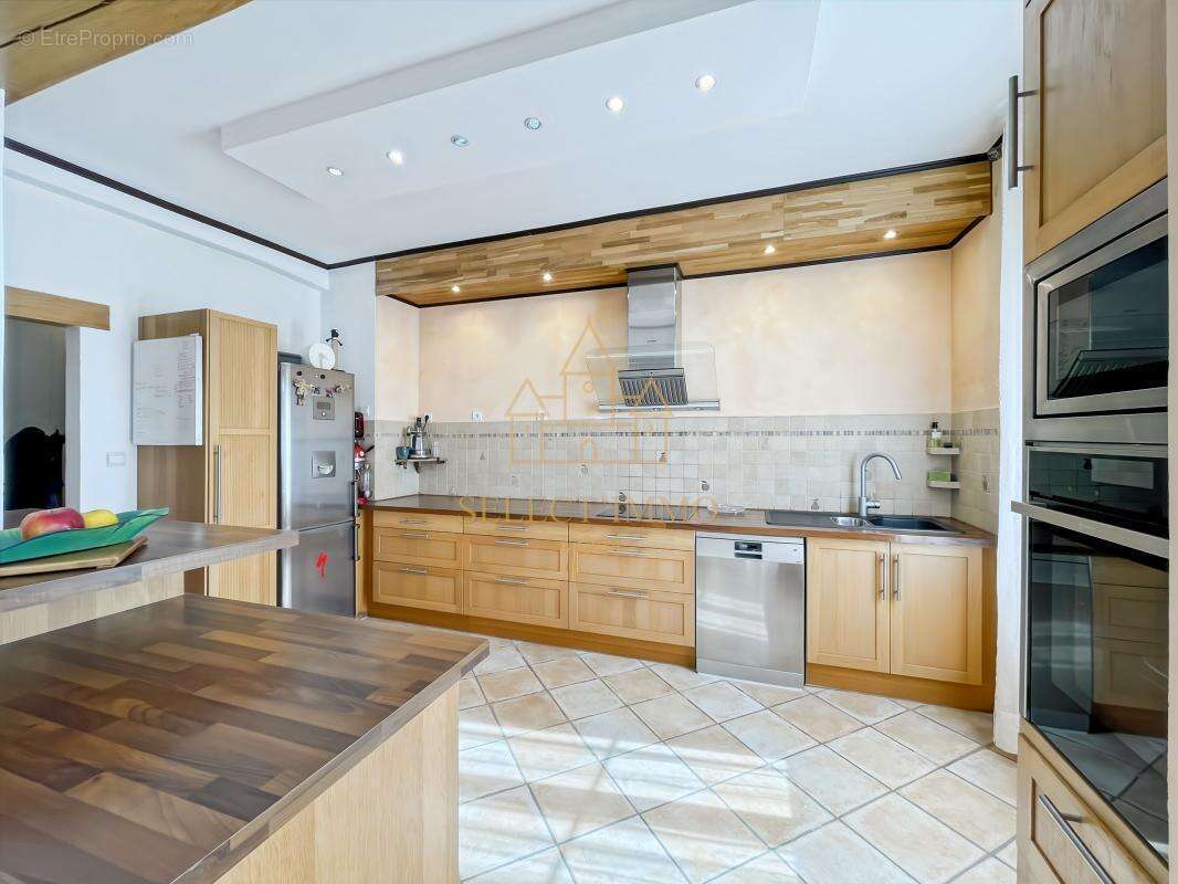 Authentique maison de 237m² rénovée avec goût - photo 8