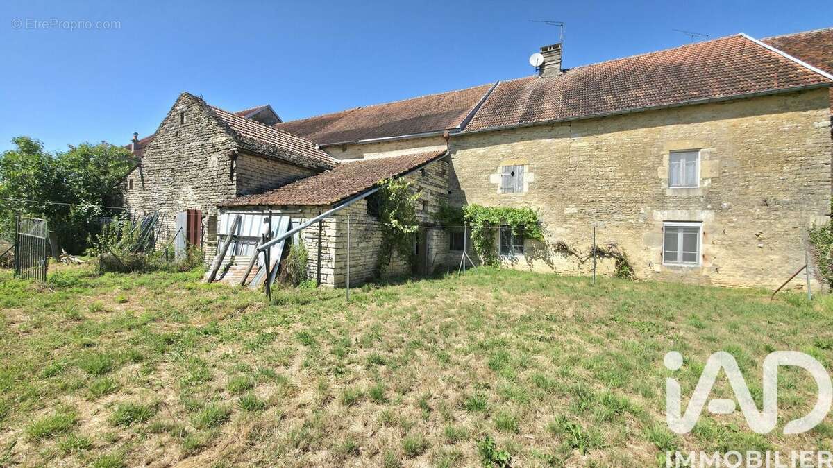Maison 102 m² à Orges  - photo 2