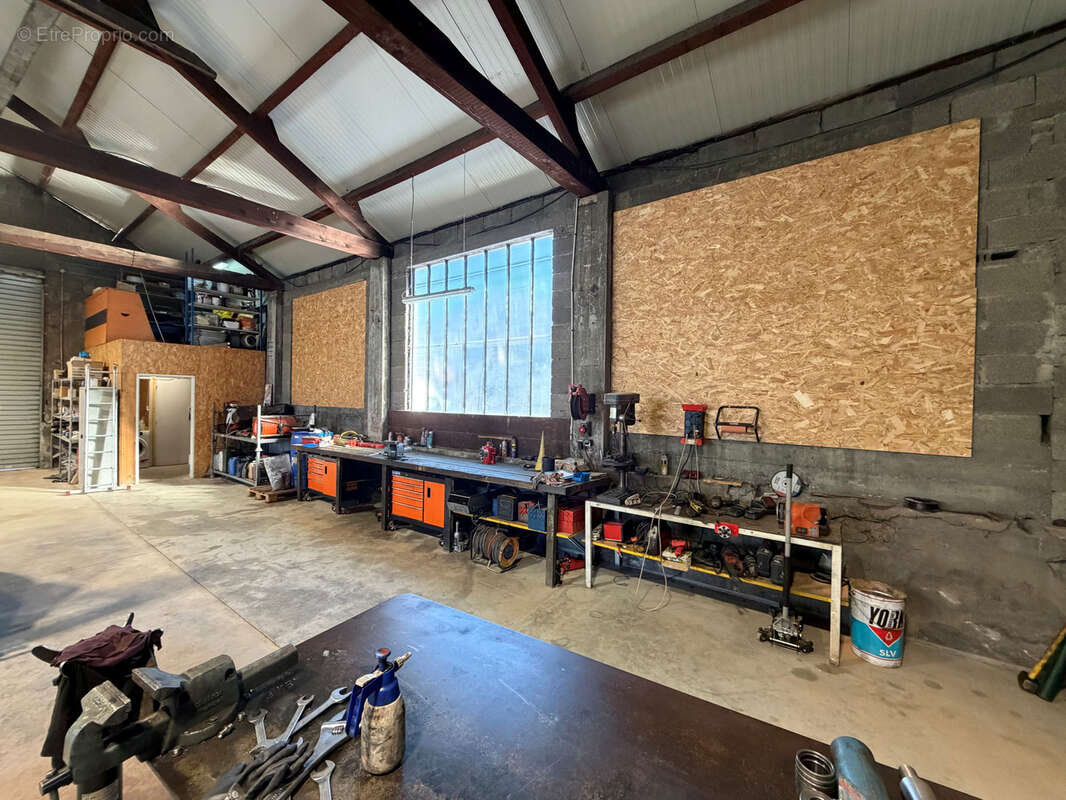 Commerce à SAINT-ETIENNE-DE-CUINES