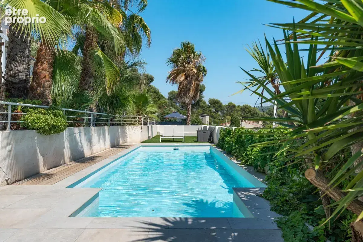 Villa d'exception - piscine - pool house - vue dominante - photo 2