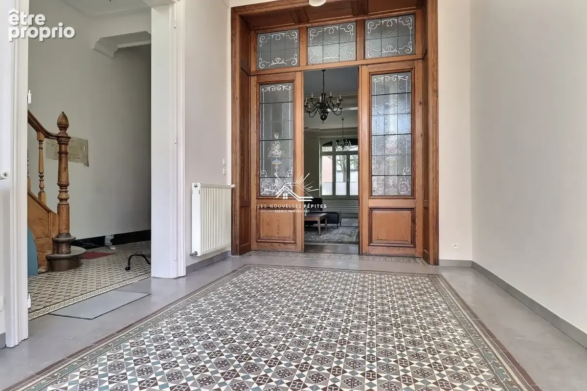 Maison 6 pièces 210 m² à vendre à Croix (59170) - photo 3