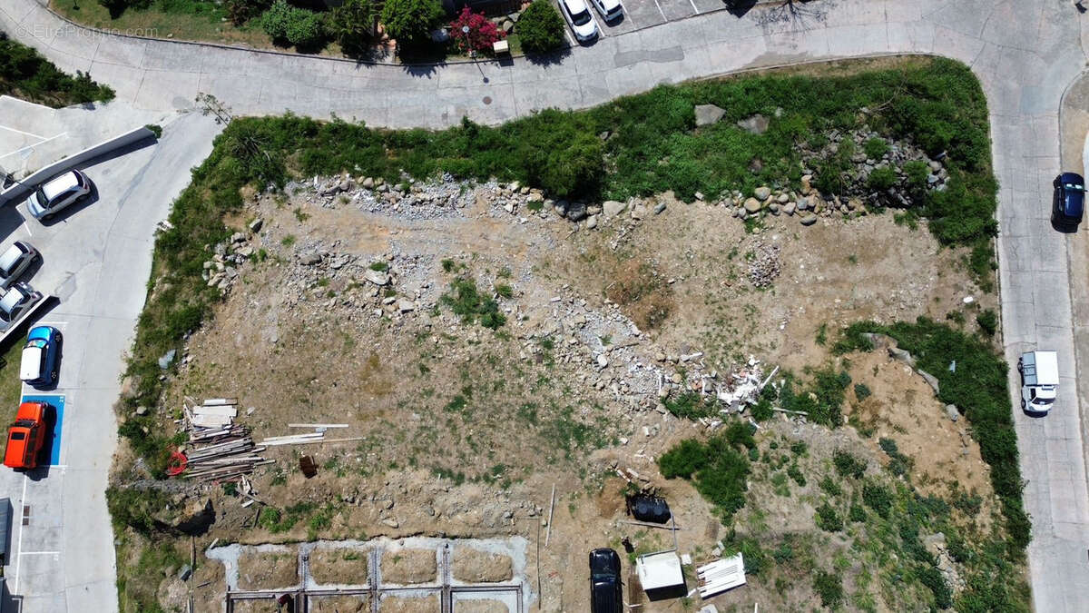 Terrain à SAINT-MARTIN