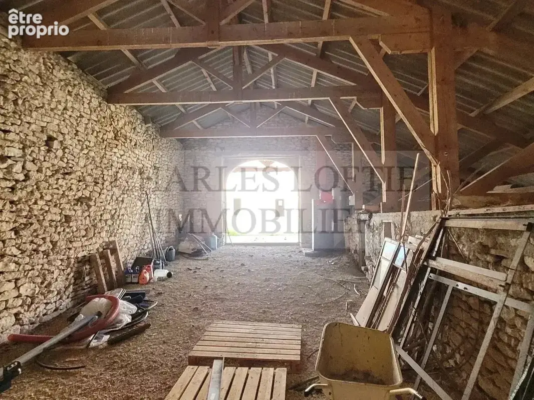 Maison en pierre avec extension et grande grange, sur un terrain de 8811 m,² à moins de 15 minutes de Cahors. - photo 12