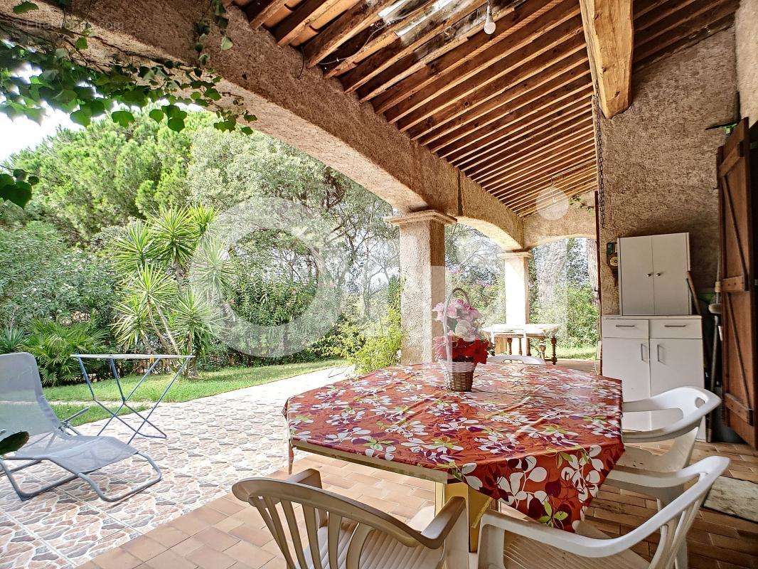 Maison à ROQUEBRUNE-SUR-ARGENS