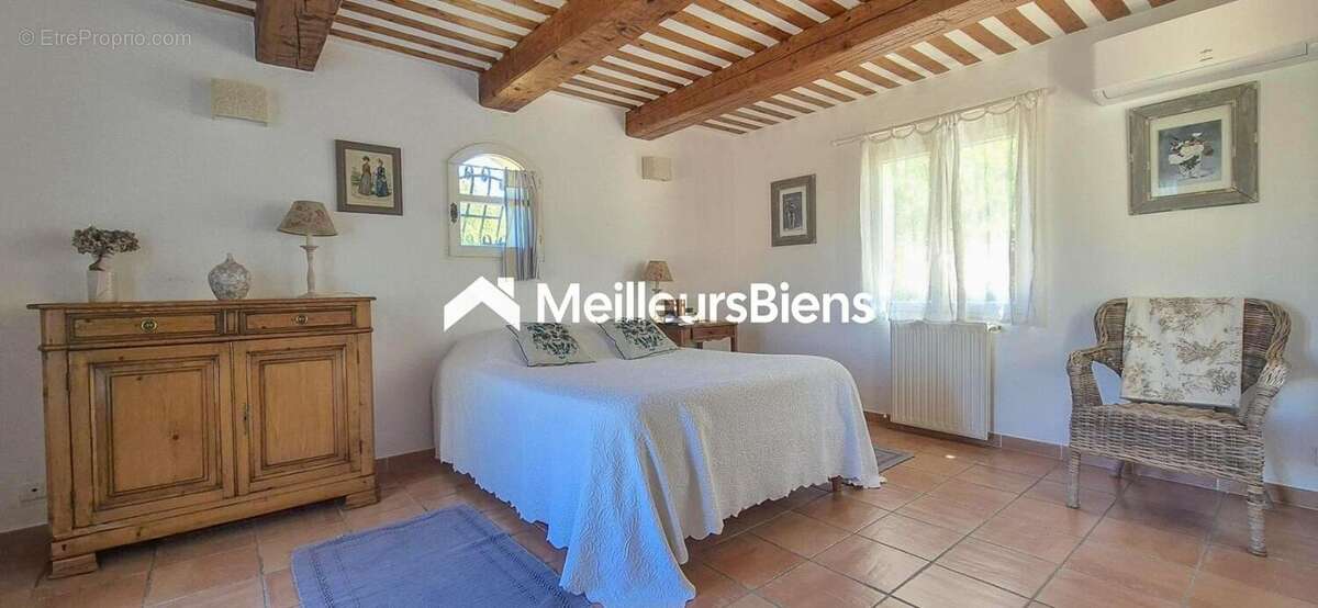 Maison à ROQUEBRUNE-SUR-ARGENS