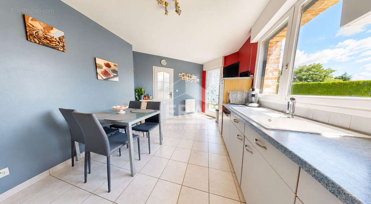 Maison individuelle à vendre  - 175m²  habitables - 6 chambres - plain pied -double garage - terrain 1800m² - photo 4