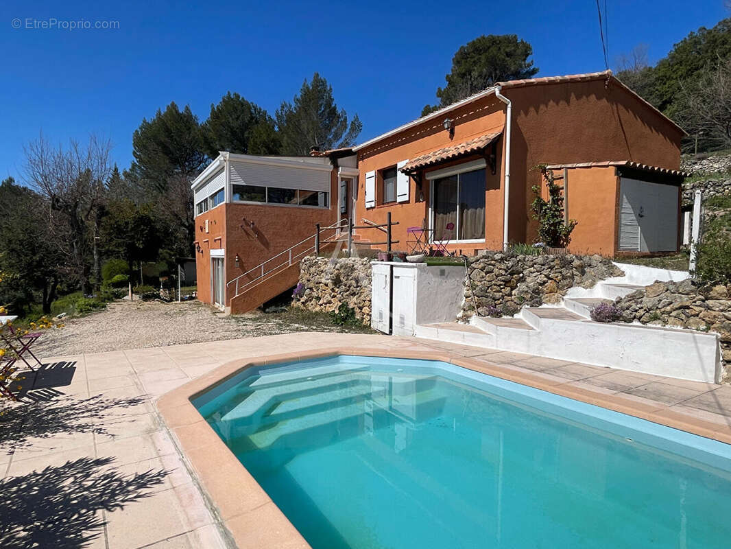 Maison à VARAGES