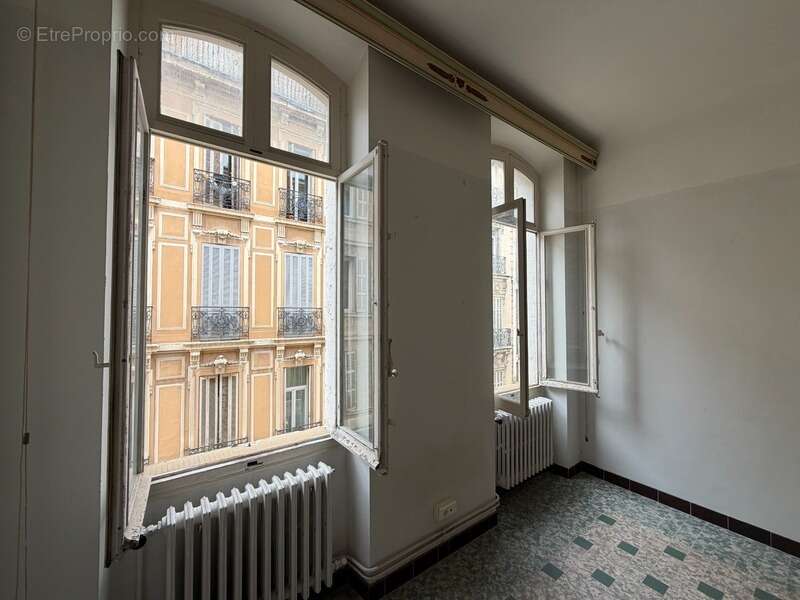 Appartement à MARSEILLE-1E