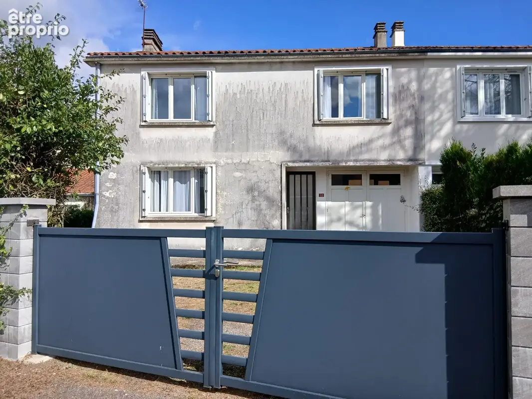 Photo Maison à Roumazieres-Loubert au prix de 97 500€