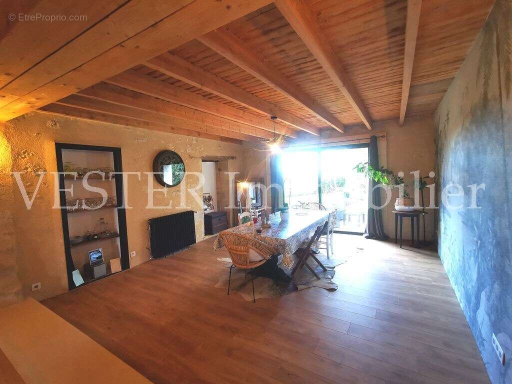 Maison de 250 m², avec 2300m² de terrain et piscine - photo 4