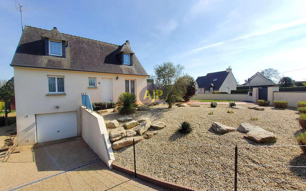 Maison à SAINT-GONNERY