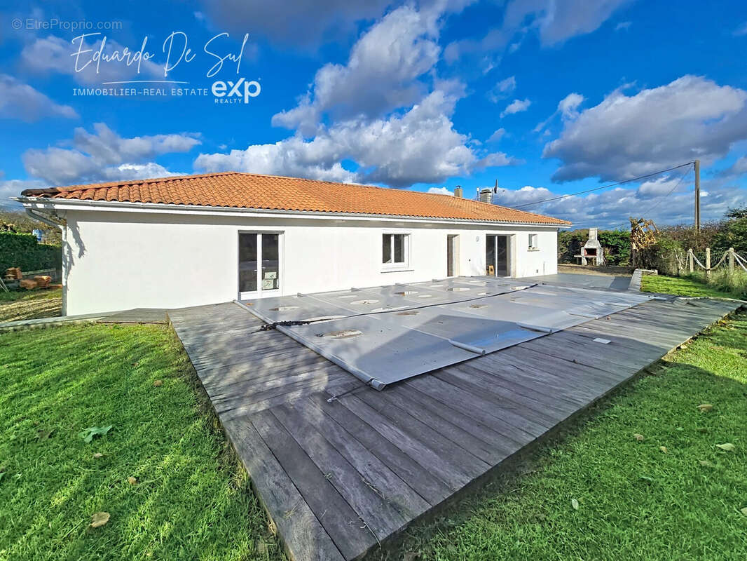 Maison 161 m² à Galgon  - photo 5