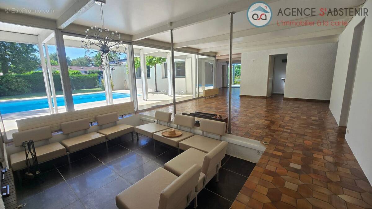 Maison à SAINT-JEAN-D'ILLAC