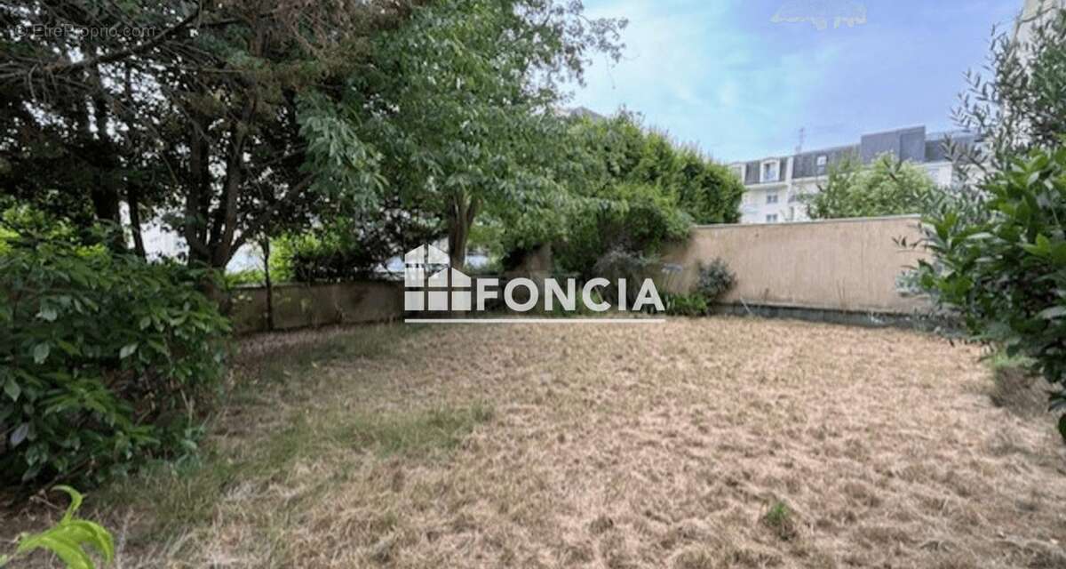 Beau rez de jardin idealement situe, au pied du r.e.r b antony et de toutes commodites - photo 7