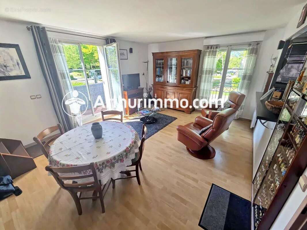 Appartement à SAVIGNY-LE-TEMPLE