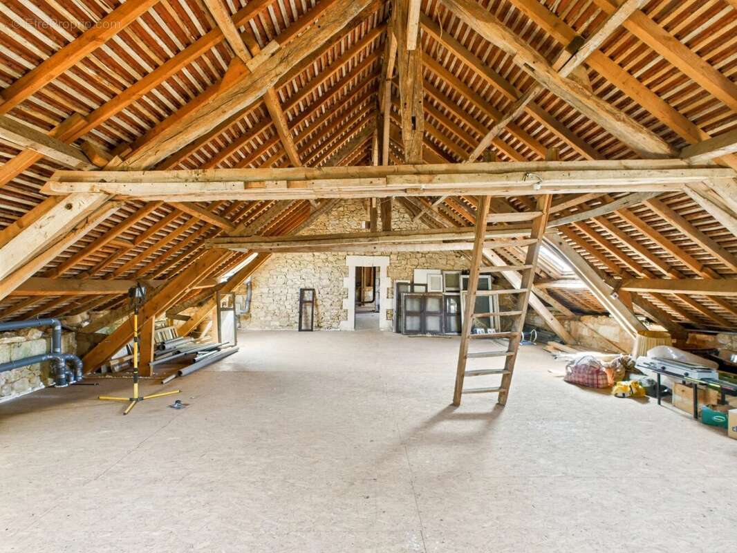 Maison à SAINT-MEDARD-D&#039;EXCIDEUIL