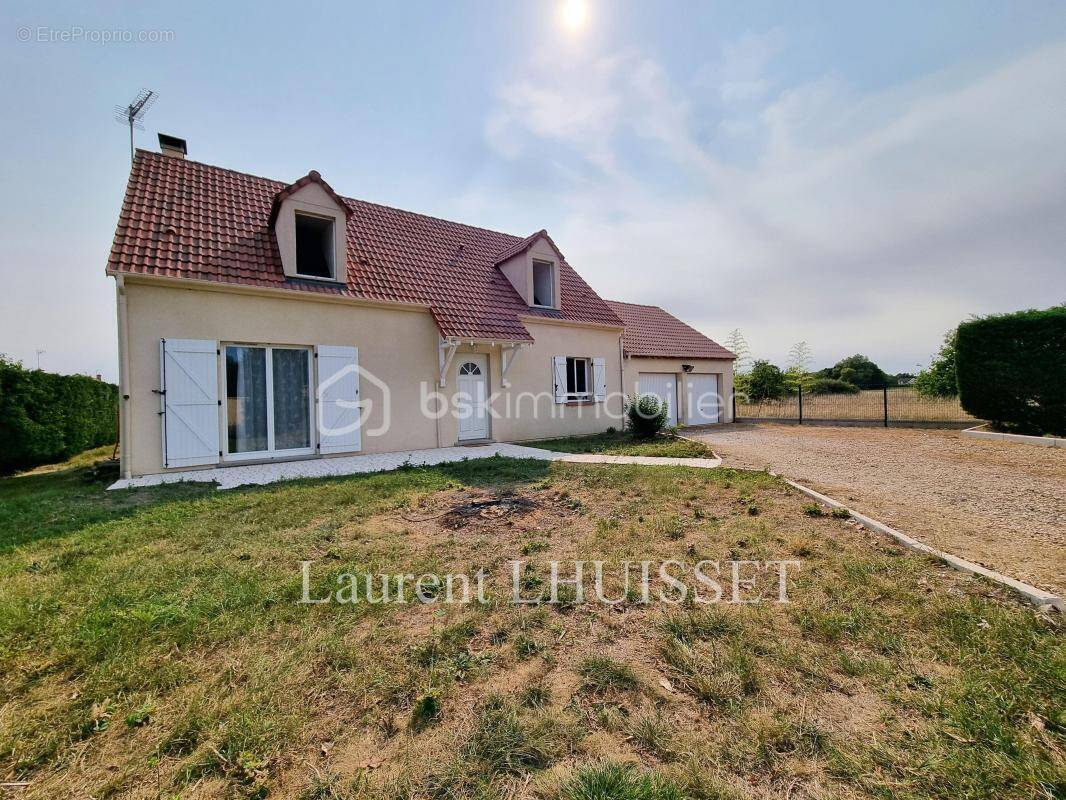 Maison à NEUVY-EN-SULLIAS