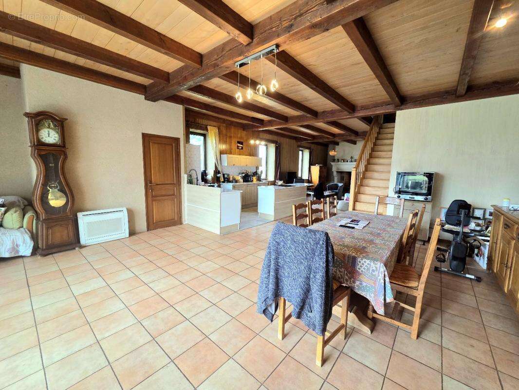 Maison à ANGLARS-SAINT-FELIX