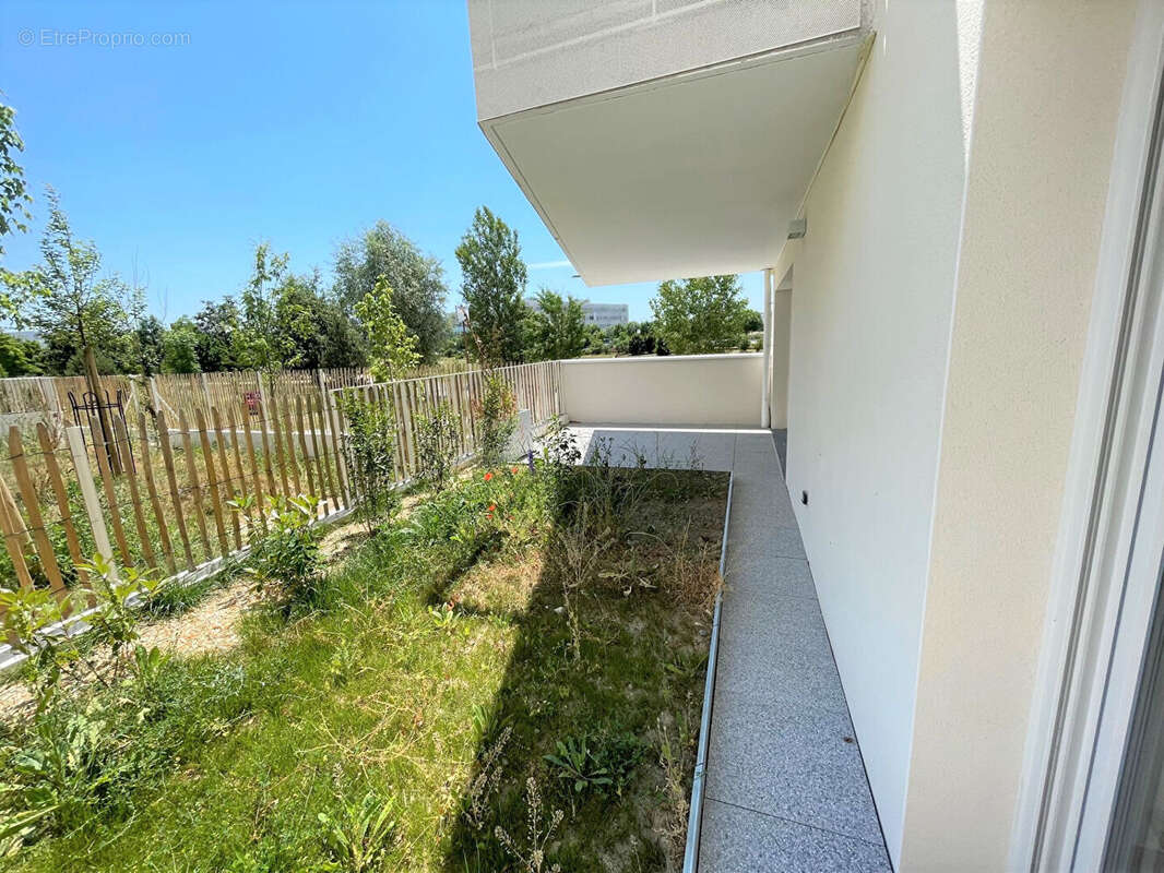 Appartement à BEAUZELLE