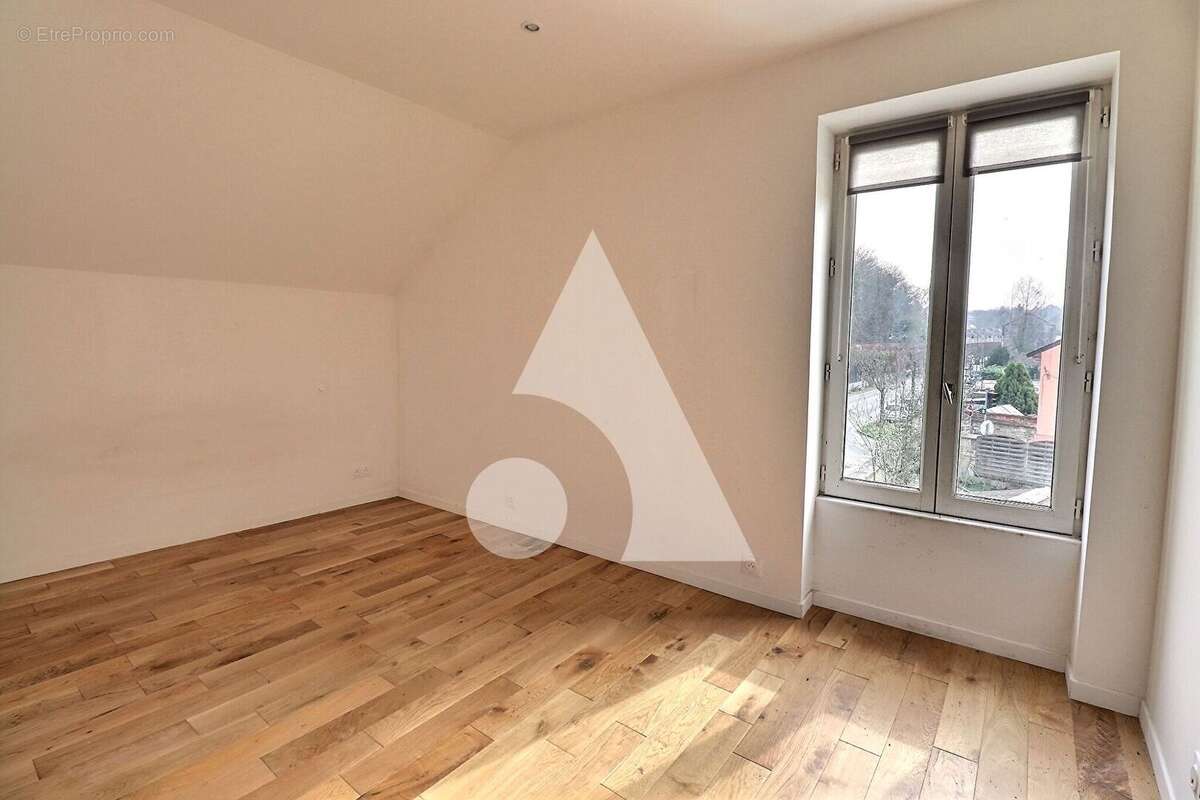 Maison à MERY-SUR-OISE