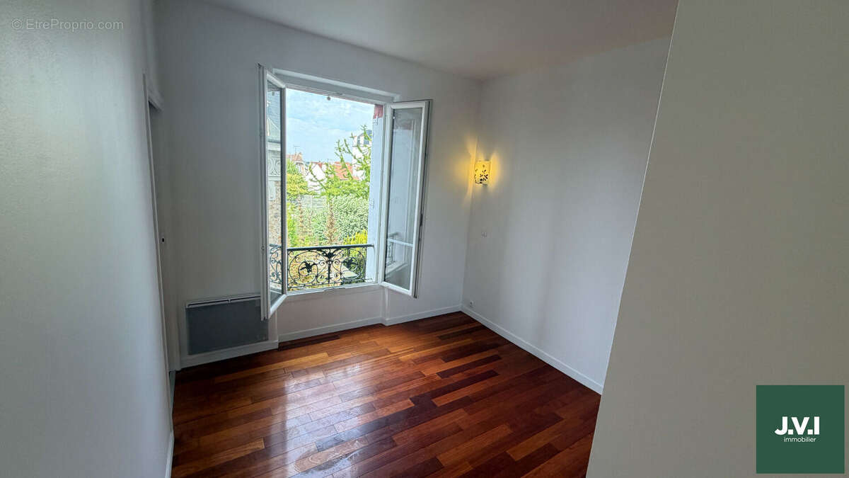 A VENDRE Appartement Enghien Les Bains 3 pièce(s) 65 m2 - photo 4