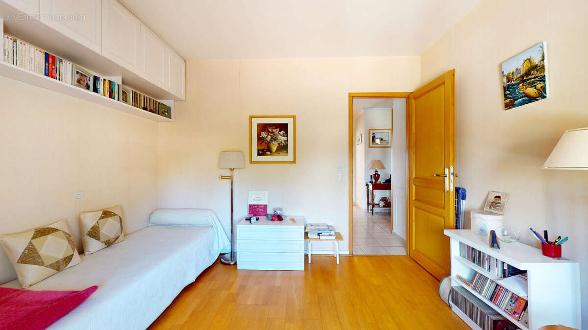 Maison à SAINTE-GENEVIEVE-DES-BOIS