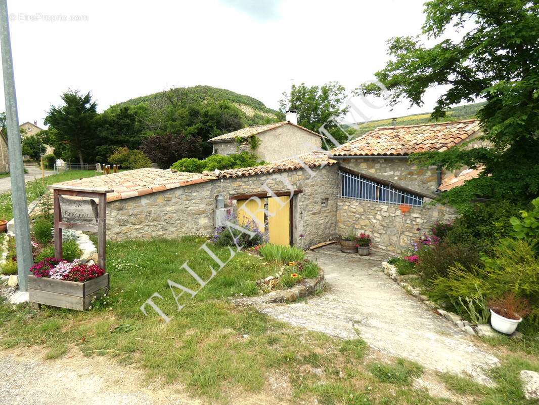 Maison à MONTJAY