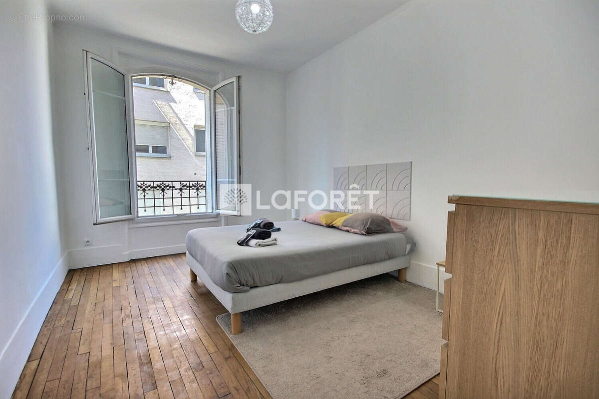 Appartement à COURBEVOIE